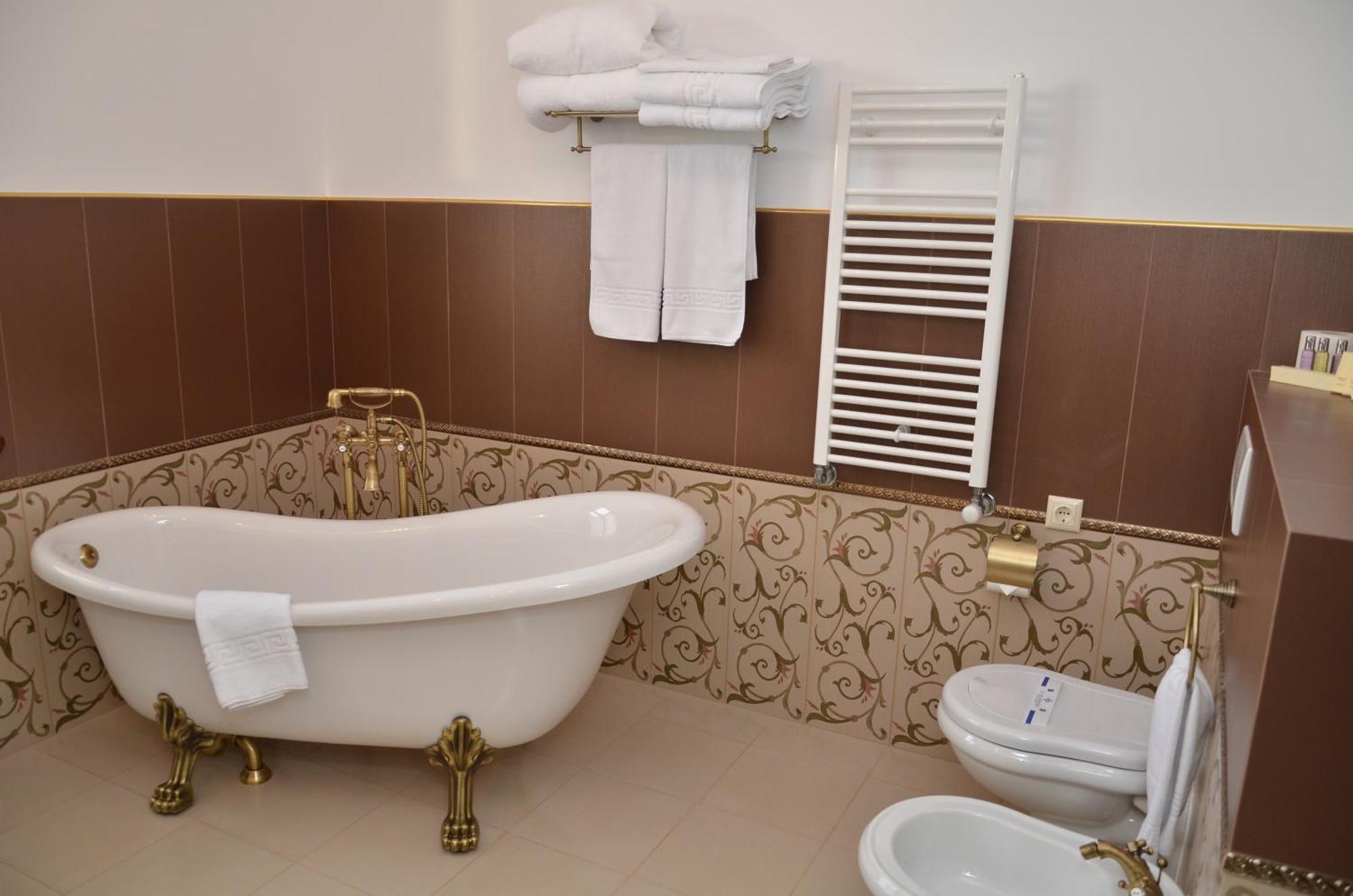 Chateau Royal Hotel Berezovka  Esterno foto