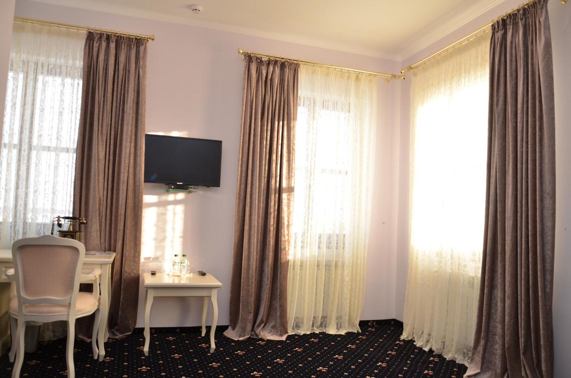 Chateau Royal Hotel Berezovka  Esterno foto