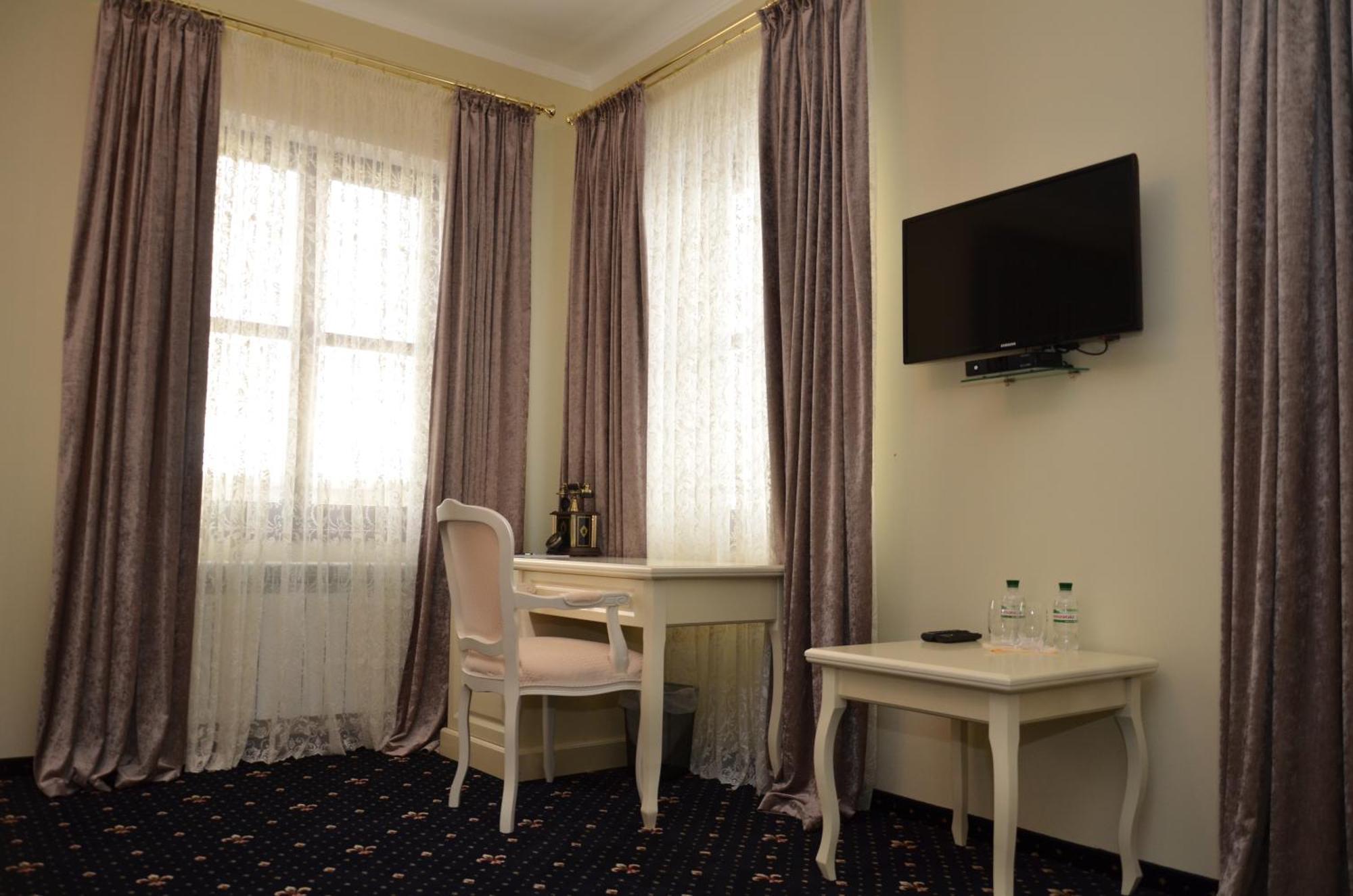 Chateau Royal Hotel Berezovka  Esterno foto